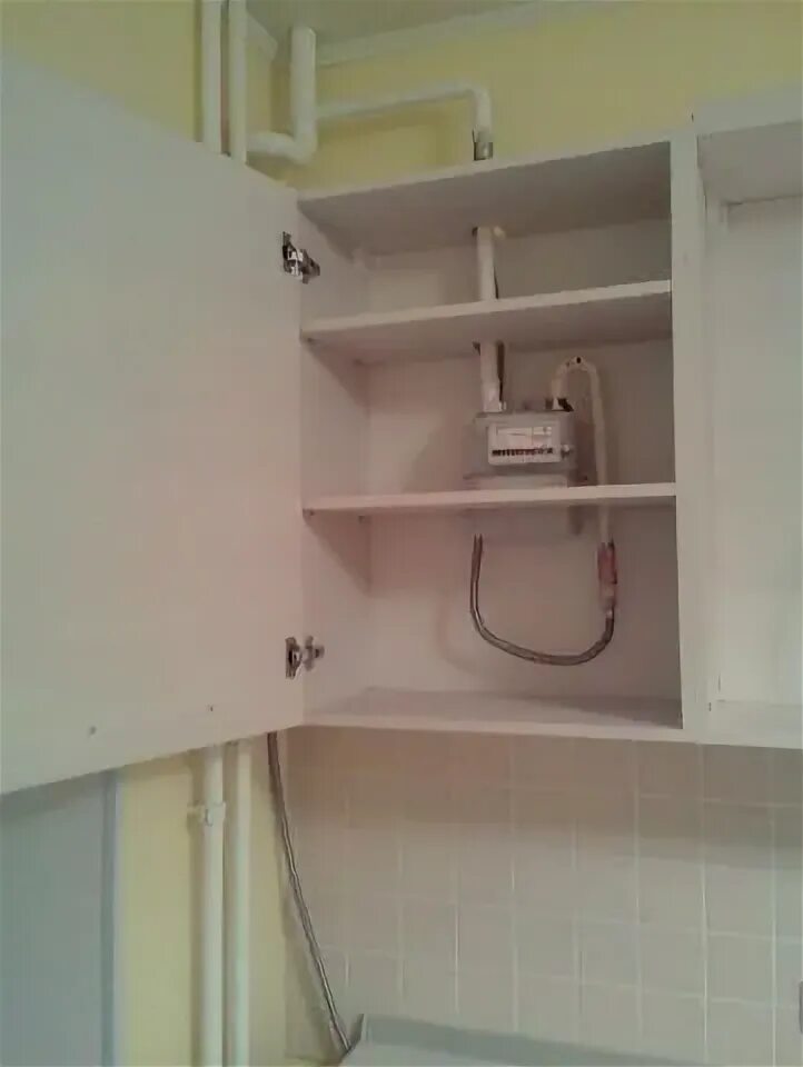Мешает газовая труба на кухне. Заговые турбы на кухне. Мешает газовая труба на кухне. Прячем газовую трубу на кухне. Экран для газовой трубы.