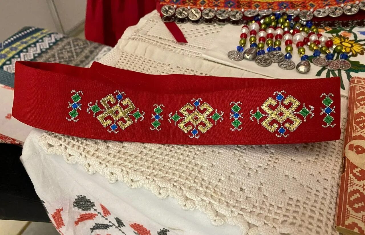 Головной убор масмак. Масмак чувашский головной убор. 5 марта - день национального головного убора кыргызстана 2025. народный головной убор киргизии фото.