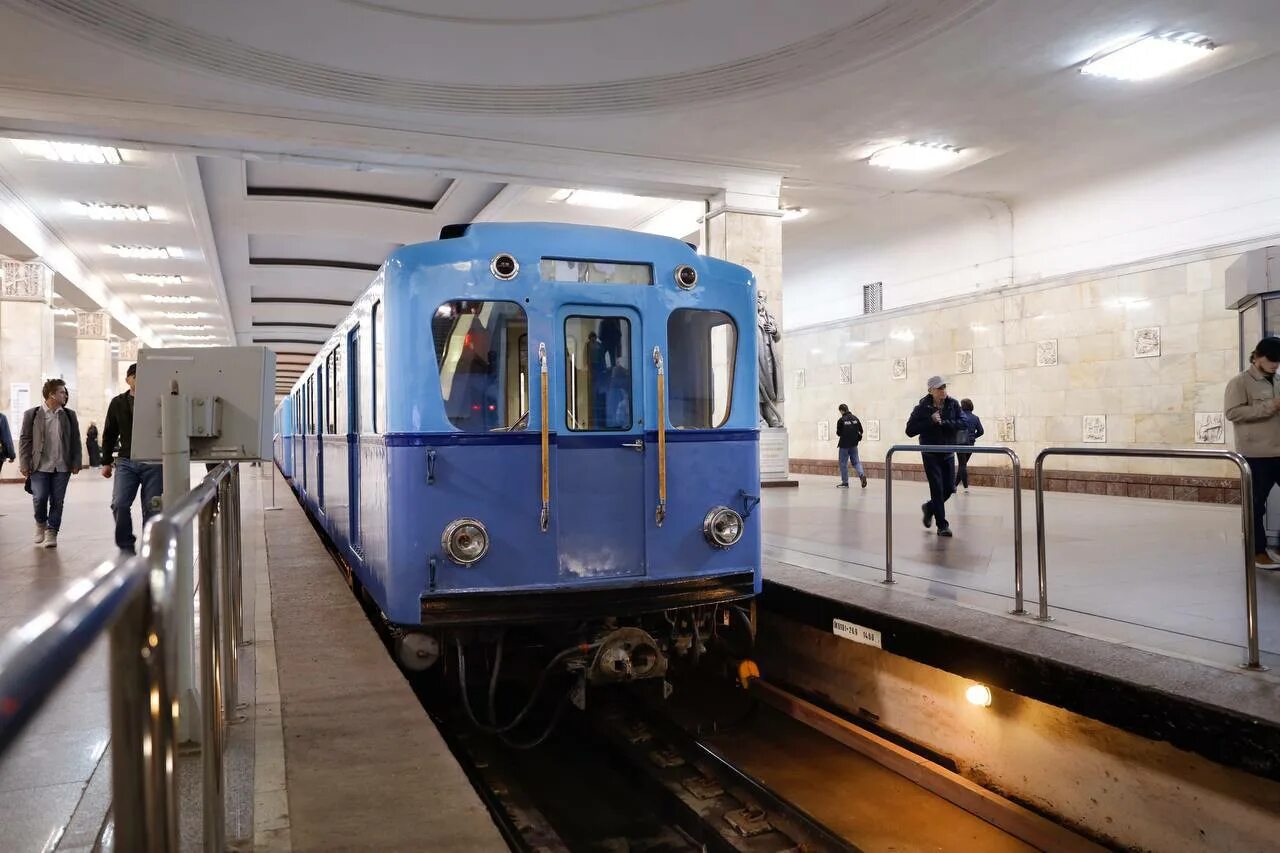 Станция метро Партизанская. Партизанская (станция метро, Москва). Станция Партизанская Москва. Станции Арбатско-Покровской линии. Арбатско покровская линия поезда