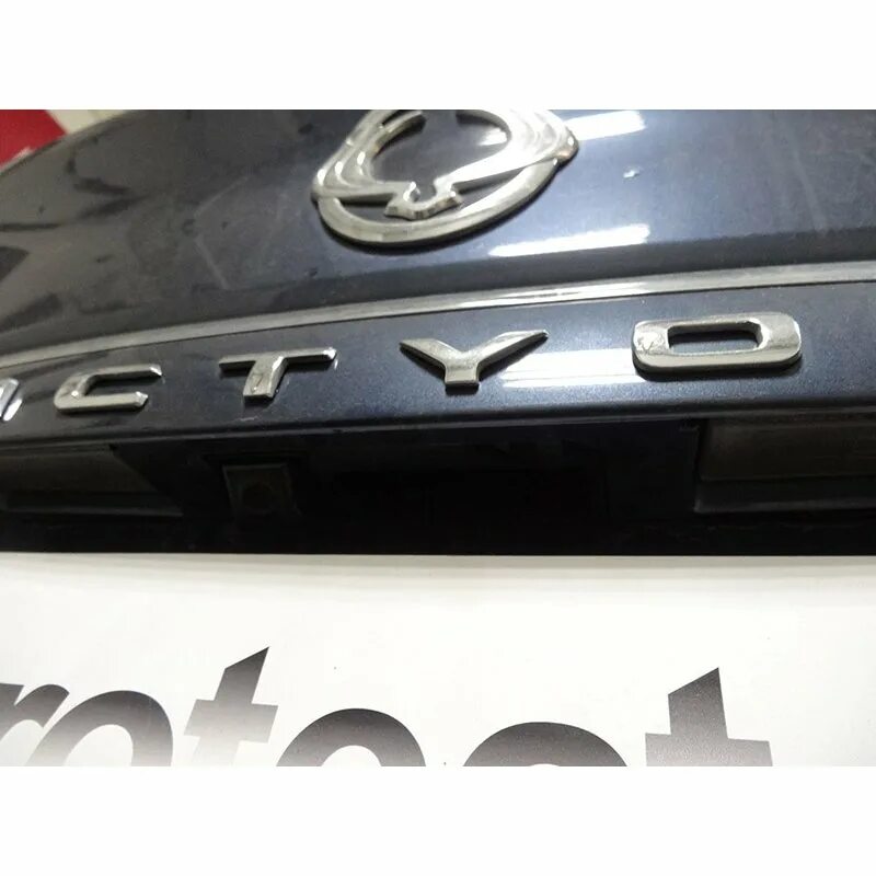 Ssangyong actyon камера заднего. Саньенг актион нью штатная задняя камера.