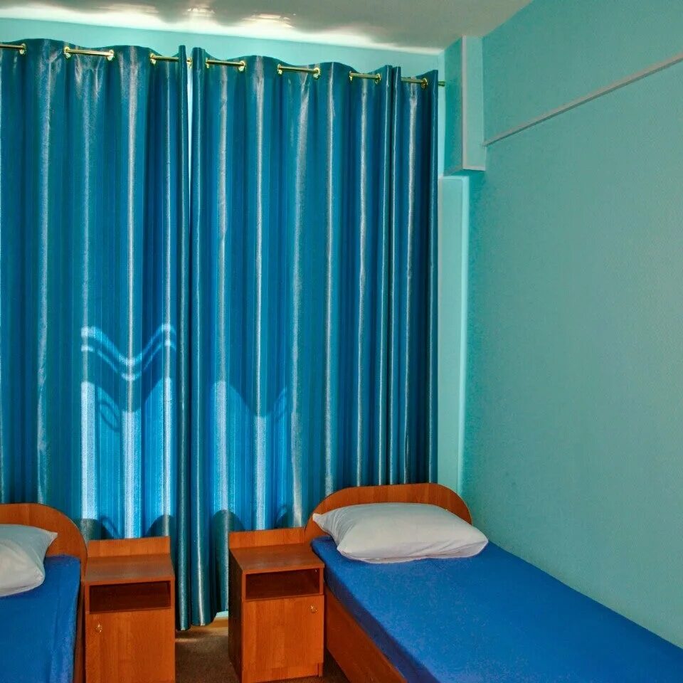 Гостиница солнечный новосибирск. Гостиница на амурской. Солнечный город гостиница. Солнечный город гостиница. Эмблемы гостиницы в сочи.