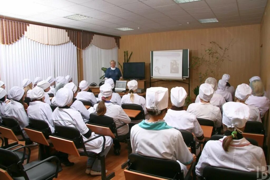 Рейтинг рязанского медицинского колледжа. Собрание первокурсников медколледж рязань. Специальность фармация в колледже. Рейтинг рязанского медицинского колледжа. Мемориальные доски рязанский медицинский колледж.