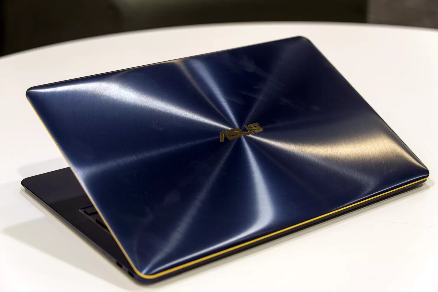 Asus zenbook 3