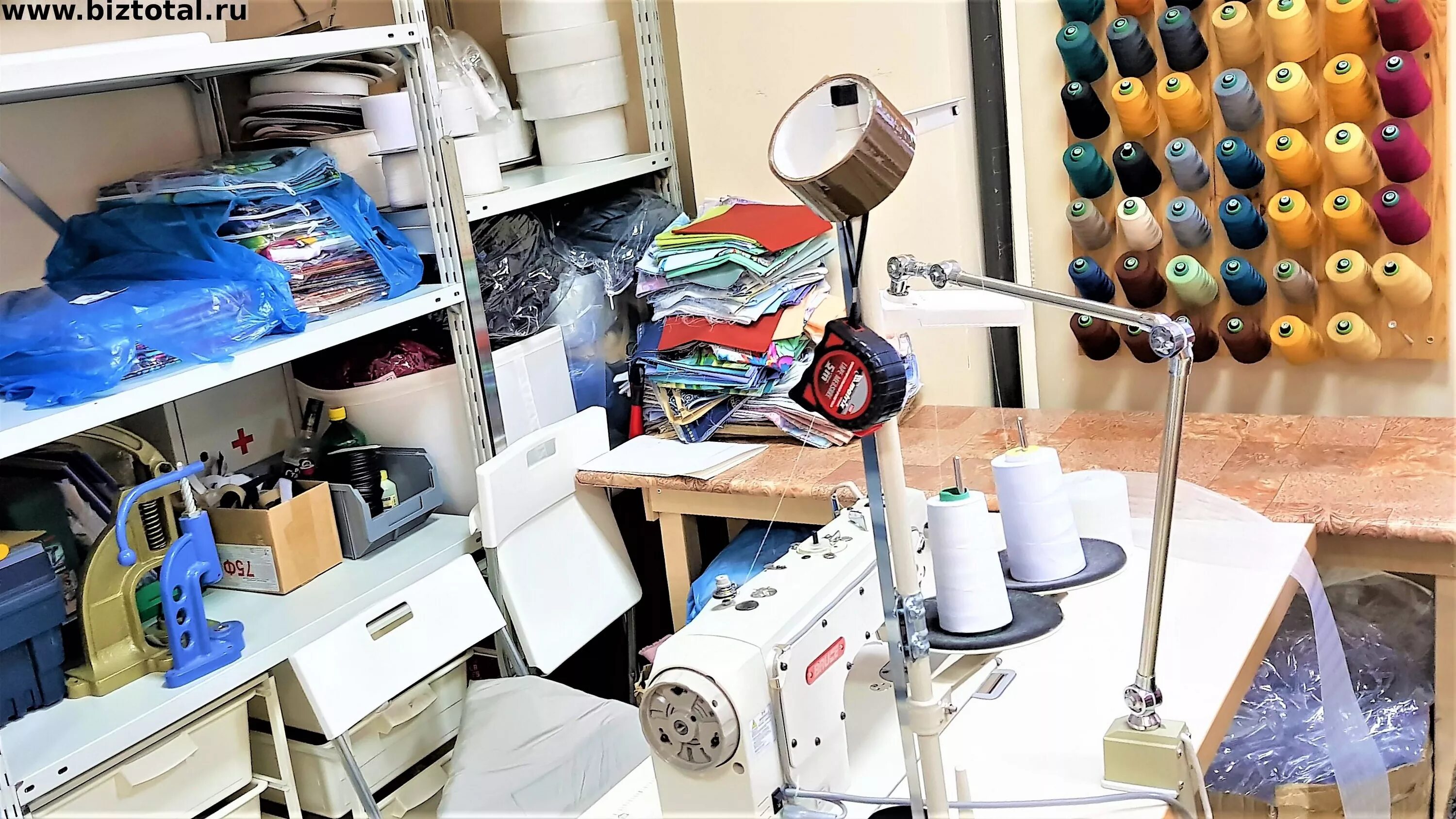 Интерьер ателье по пошиву домашнего текстиля. Краска 14 кг моющаяся супербелая профи текс. Текс видное. Краска для садовых деревьев текс. Текс видное.