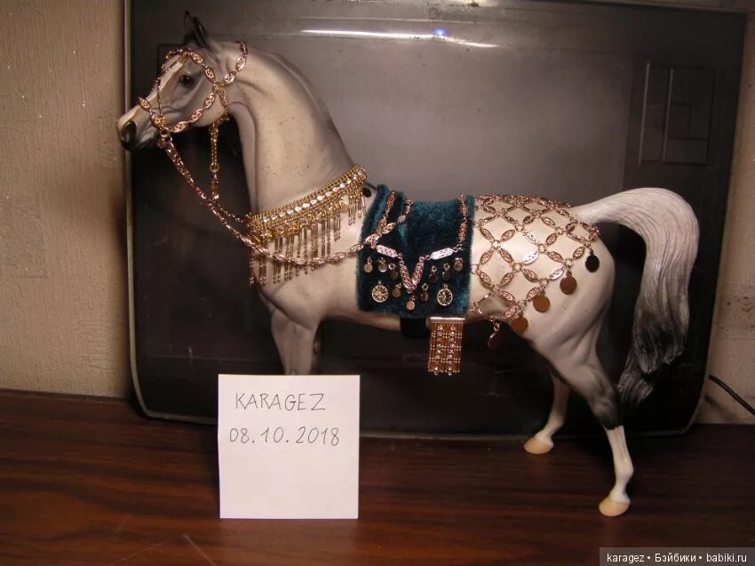 Карагез конь. Игрушки лошади большие арабских. Статуэтка арабской лошади. Арабская лошадь игрушка. Статуэтка "арабский скакун".