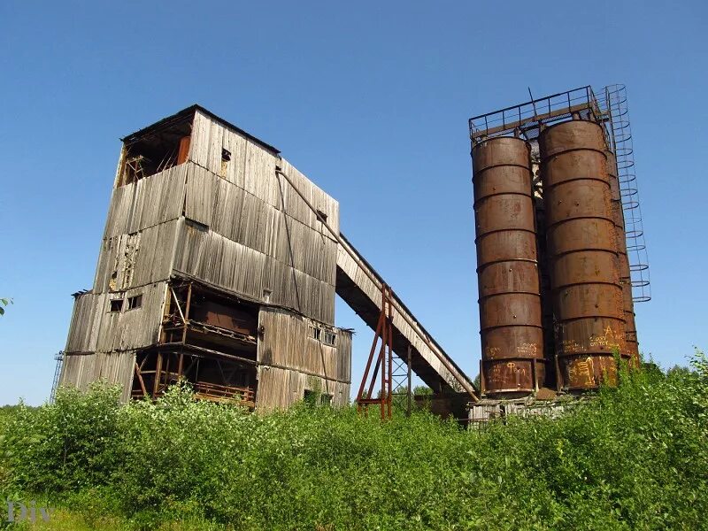 ладожский завод. орел завод бетона заброшен. ладожский трудпоселок. заброшенный бетонный завод. ладожский транспортный завод.