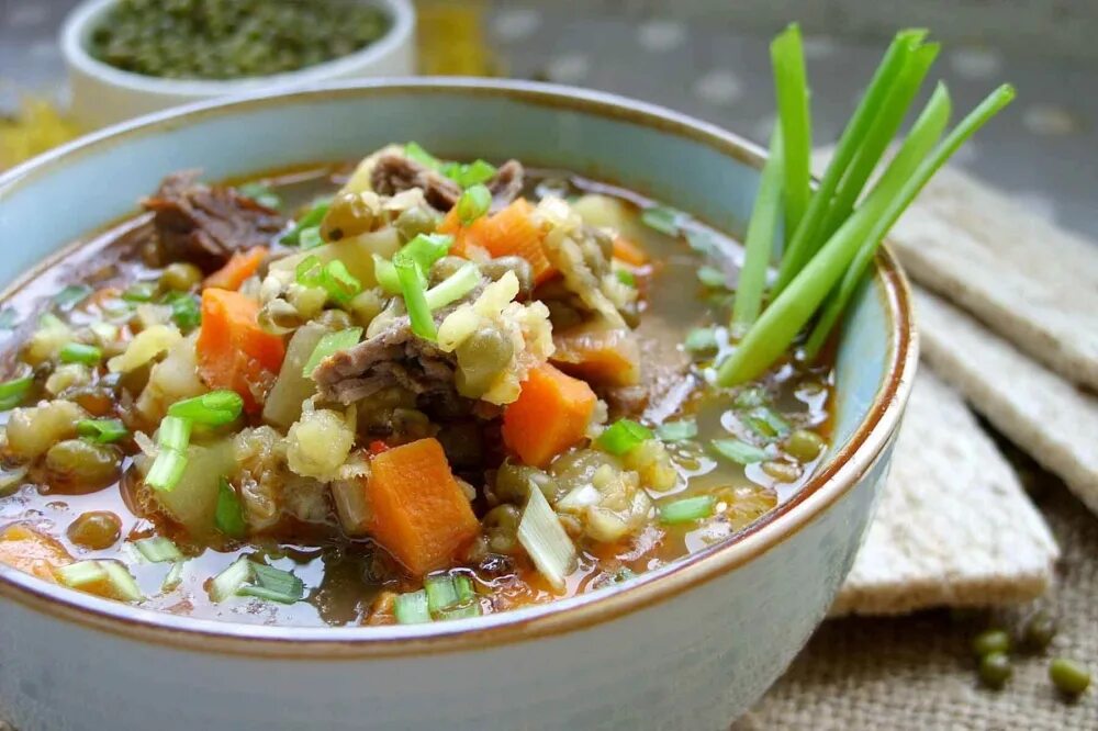 Сколько варить маш зеленый. Узбекский суп Машхурда. Блюда с машем. Блюда из Маша. Машхурда каша.
