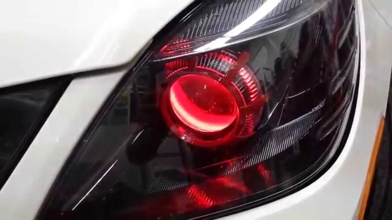 Дьявольские глазки. Билинзы Devil Eyes. Подсветка линз Devil Eye. Nissan Juke Дьявольские глазки. Kia Ceed 06-09 фары Devil Eyes.