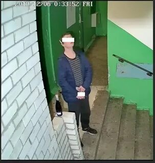 Видео писающих в подъезде