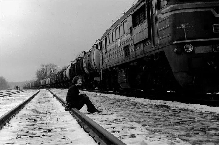 Поезд грусти и печали. Ожидание поезда. Одинокий поезд. Расставание на вокзале. Поезд грусть.