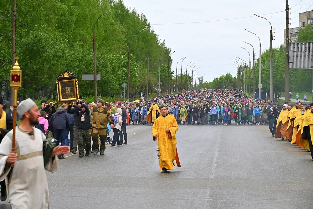 Крестный ход в белгороде апрель 2024. Великорецкий крестный ход Киров. Крестный ход Киров 2022. Крестный ход Киров 2022 Великорецкое. Великорецкий крестный ход 2022.