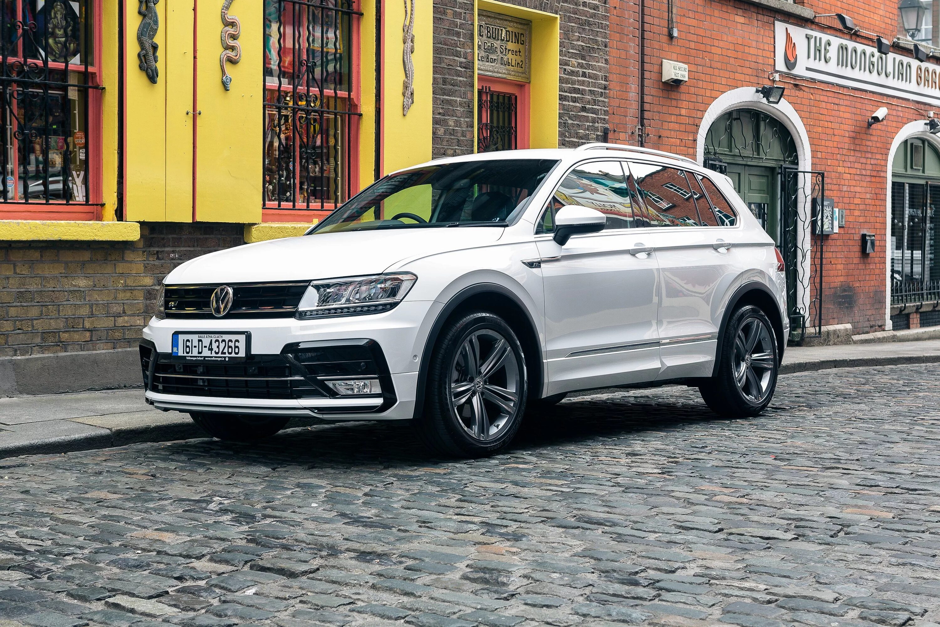 Tiguan r line. Volkswagen Tiguan r line. Фольксваген Тигуан r line 2022. Тигуан 2 rline. Vw r line