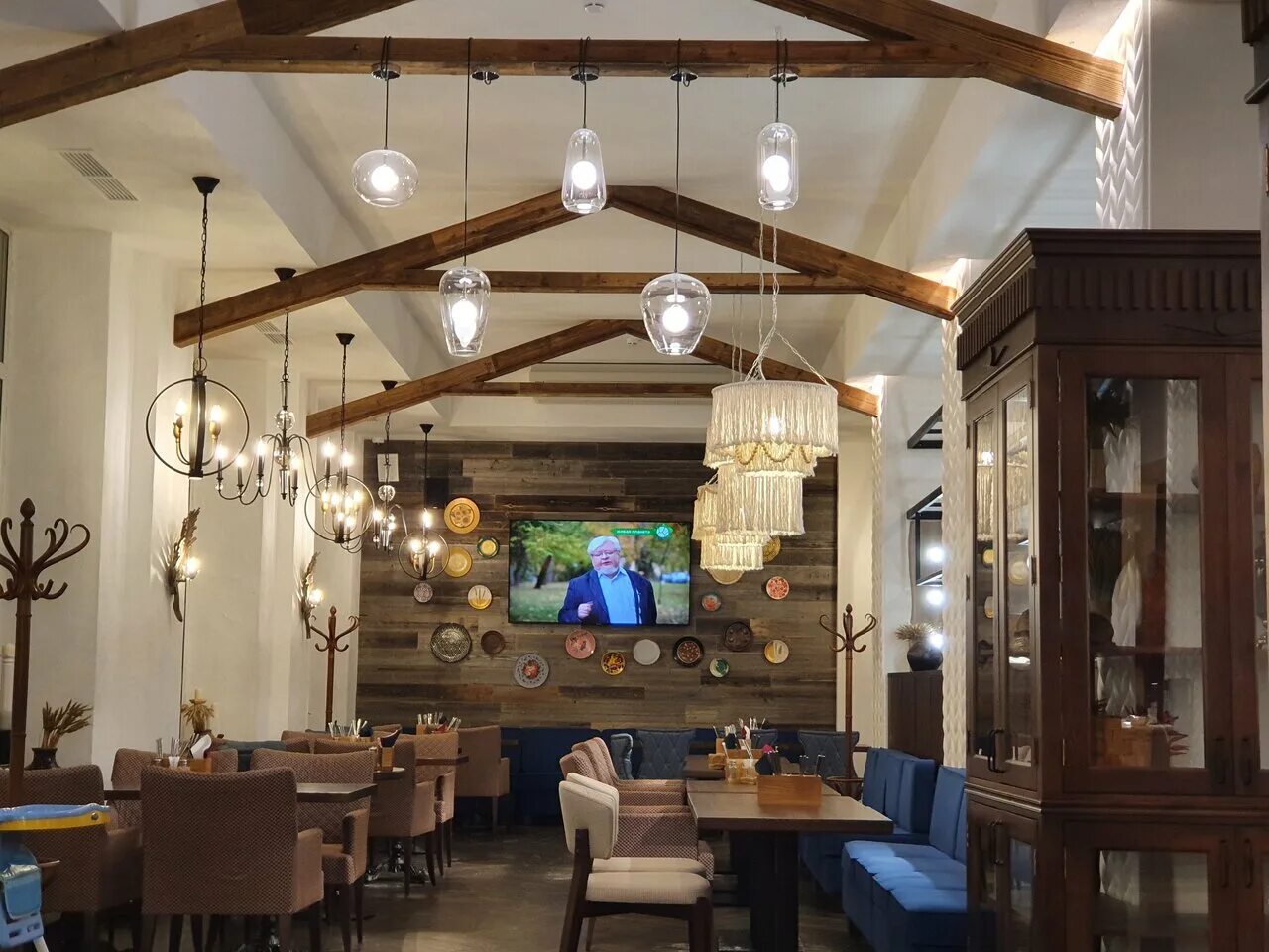 Хлебные рестораны. Рестораны во владимире. Хлебный ресторан. Ресторан хлеб владимир. T1 ресторан интерьер.