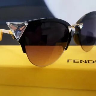 Солнцезащитные очки fendi