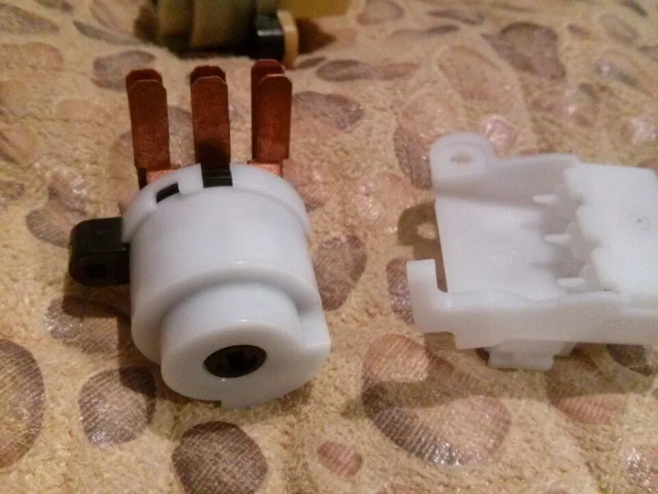 Контактная группа замка зажигания мазда 626. Контактная группа замка мазда. Контактную группу замка зажигания mazda 323 bg. Контактная группа замка зажигания мазда премаси 1999. Контактная группа замка мазда.