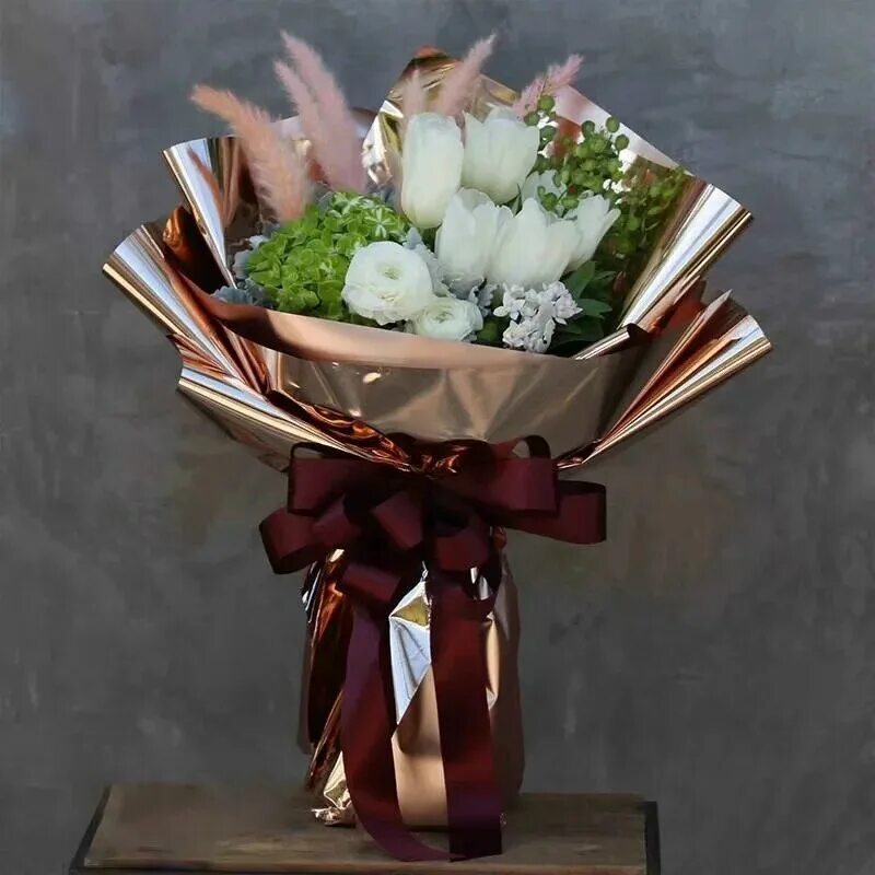 Как упаковать круглый букет. Как упаковать круглый букет. Красивая упаковка для цветов. Красивая упаковка букета. Как упаковать круглый букет.