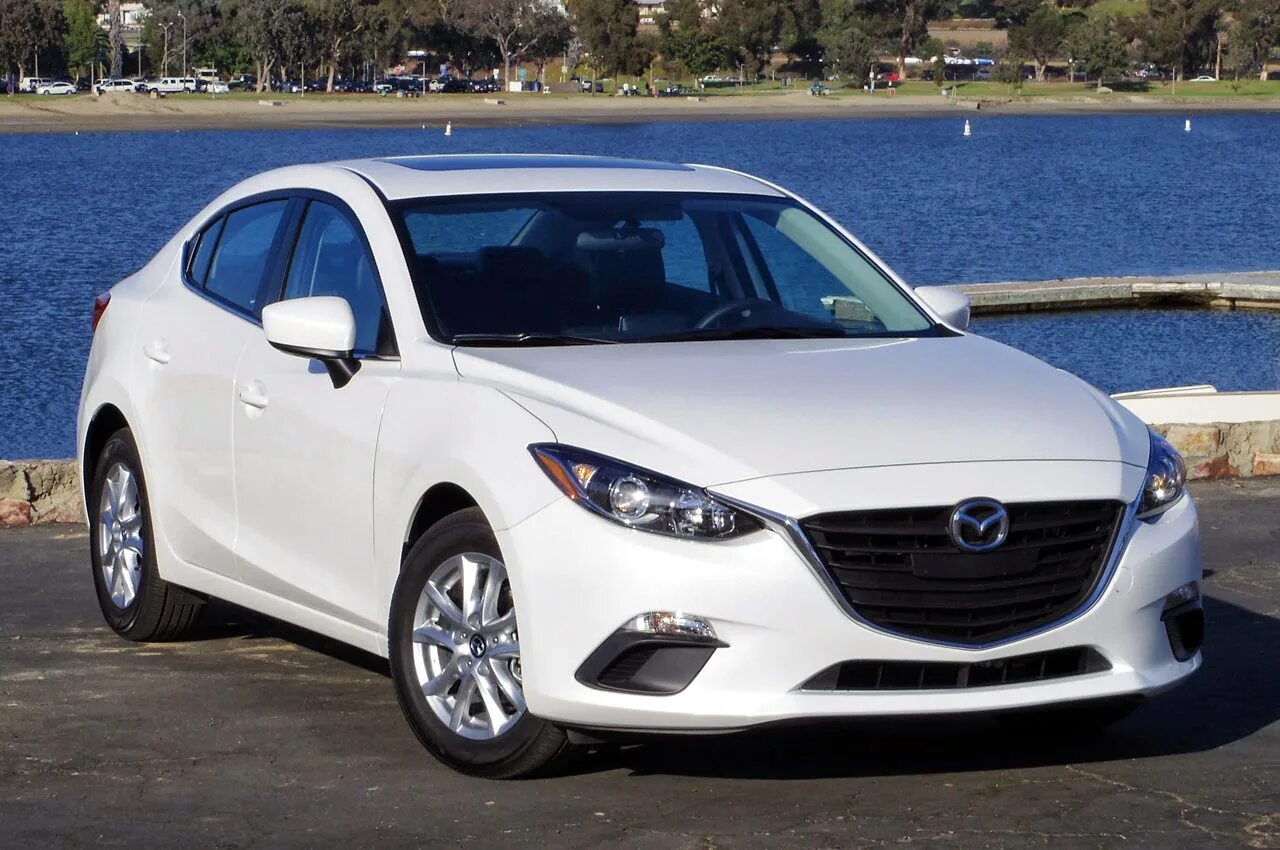 Мазда 3 седан 2014. Mazda 3 III. Mazda Mazda 3 2014. Mazda 3 2015 седан. Mazda 3 3 поколение