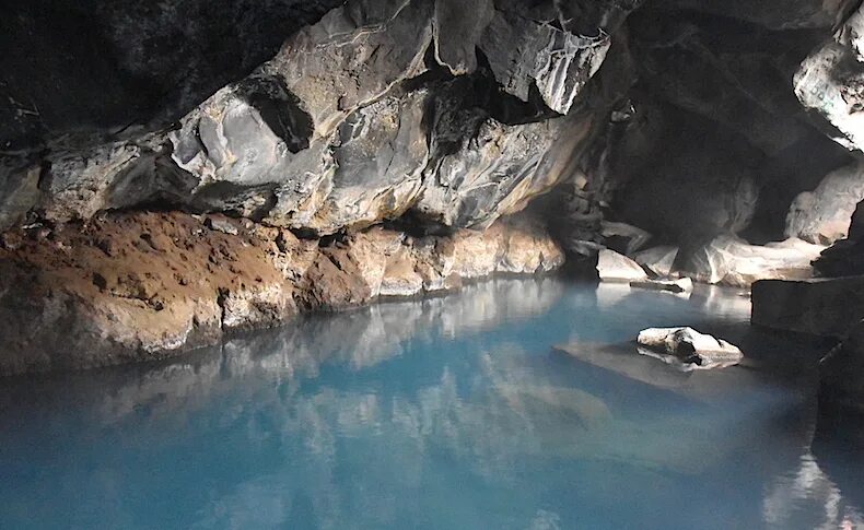 роуз лесли игра престолов и джон сноу. пещера грьётагья игра престолов. грьётагья. игра престолов пещера. драконий камень игра престолов.