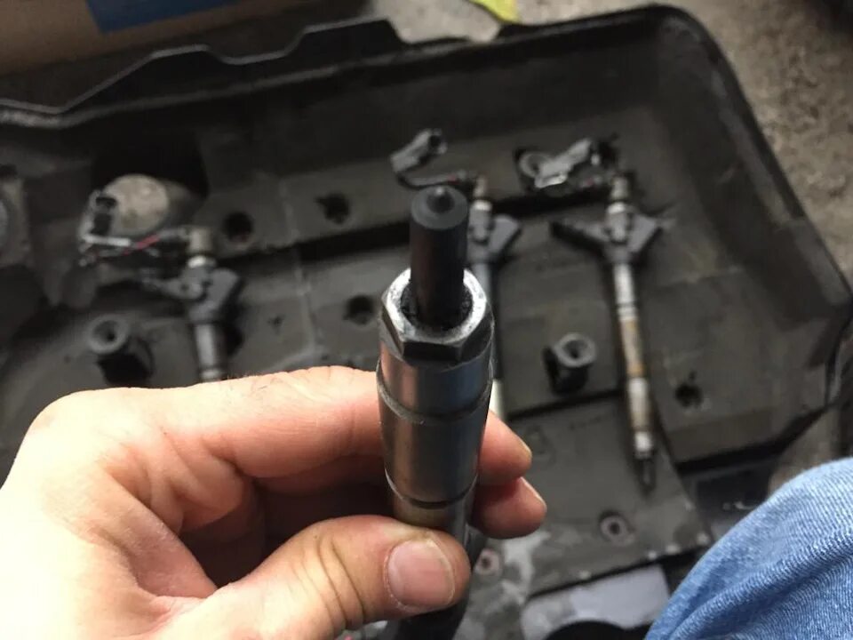 Как вытащить форсунки. Denso 4 форсунки. форсунка denso пьезо. denso пьезо форсунка дизельная. пьезо денсо клапан.