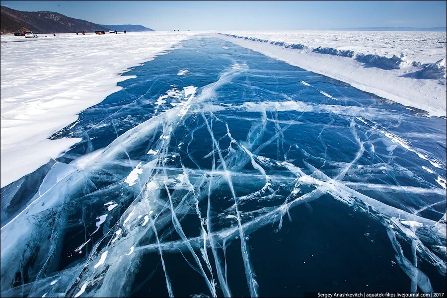 Трещин на зиму. Становые щели на Байкале. Озеро Байкал становые щели. Байкал трещины на льду. Становая трещина на Байкале.