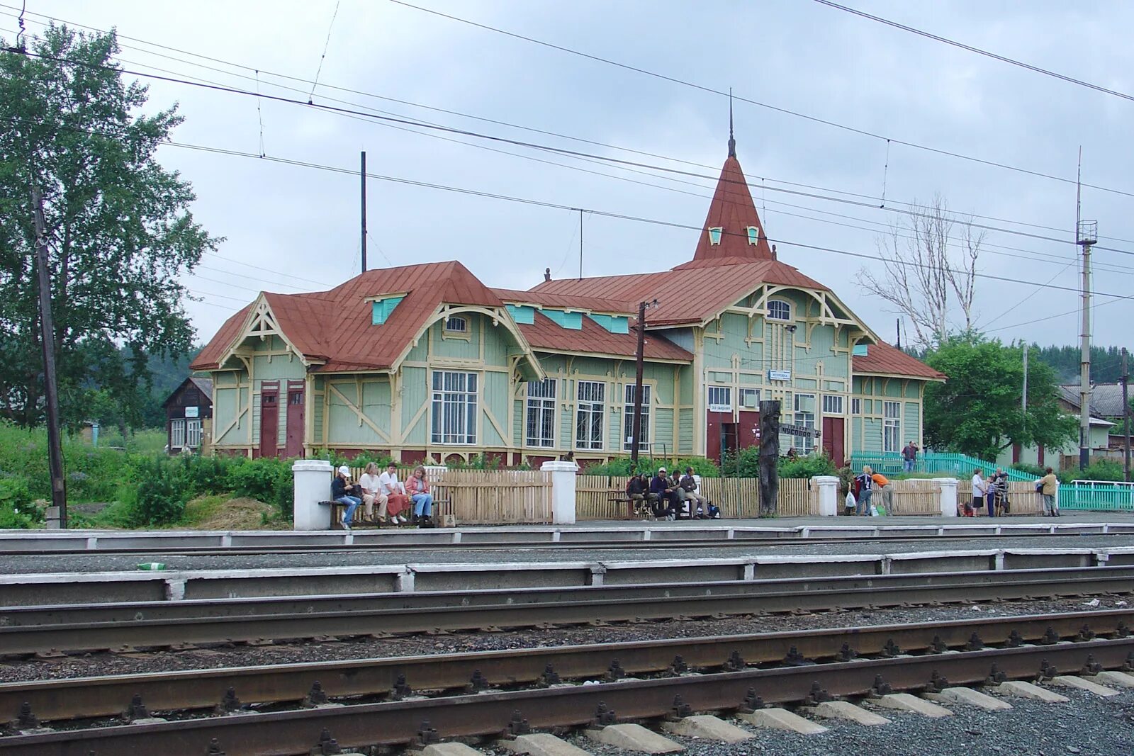 Жд лысьва. Станция Коуровка. Поселок Коуровка Свердловской области. Коуровка Свердловская область ЖД вокзал. ЖД вокзал Чусовой.