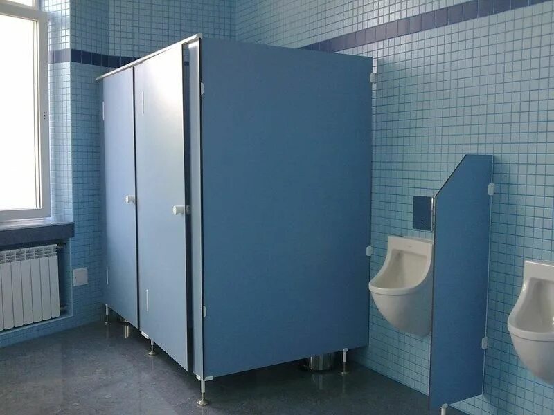 Сантехнические кабинки-перегородки al кп40 2000*900. Сантехперегородки из hpl панелей формика 12. Душевая кабина из hpl. Туалетные перегородки из пвх. Душевая алюминиевая перегородка gftd547.