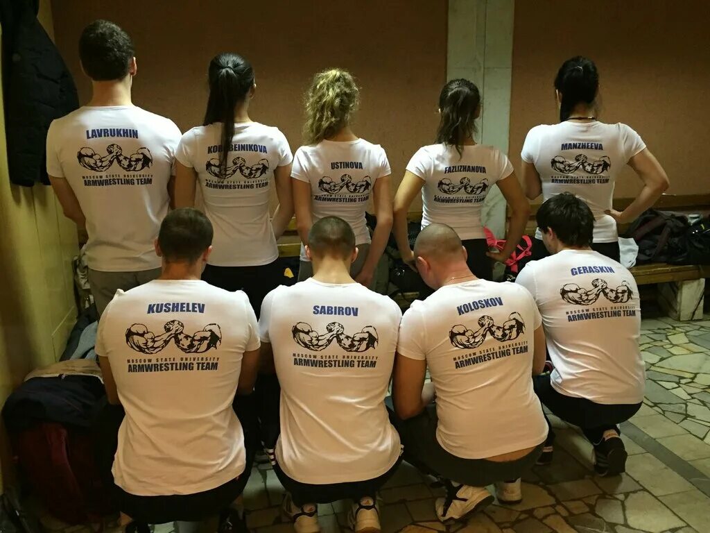 Современная мода. Высокая мода мужская. Необычные мужские костюмы. Запад восток типография. Вот прикид.