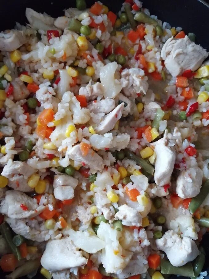 Как приготовить замороженную смесь риса с овощами. Басмати с мексиканской смесью. мексиканская смесь с рисом. рис с овощами смесь мексиканская. мексиканская смесь с курицей.