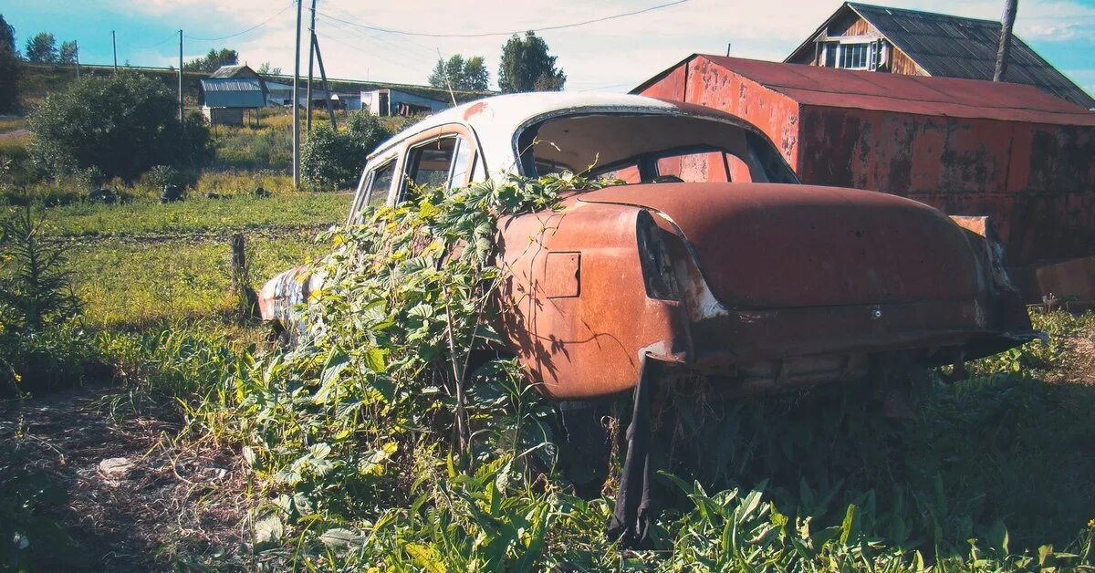 Авито машины пермский край. Заброшенные машины в Перми. Заброшенный авто Пермский край. Кладбище машин в Перми. Старые автомобили Пермь.