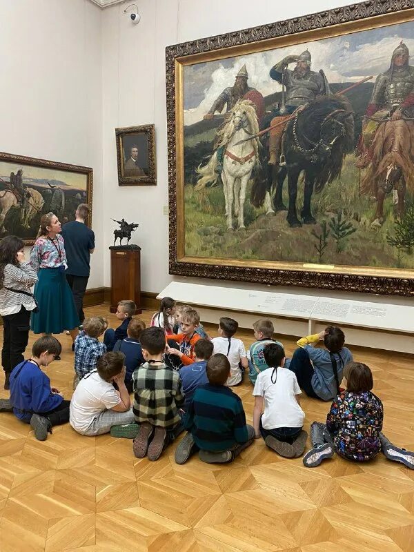 посещение третьяковской галереи пенсионерами. посещение третьяковской галереи пенсионерами. впечатления от посещения третьяковской галереи. третьяковская галерея экскурсия в музей. посещение третьяковской галереи пенсионерами.
