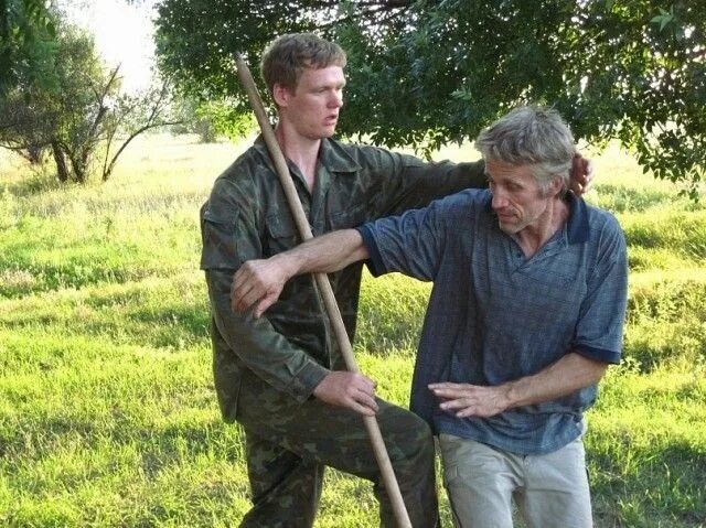 Враг движения. Враг движения. Мем школа самообороны. Исаак рабичев от народной мести не уйти врагу!, 1941. Художники плакатисты.
