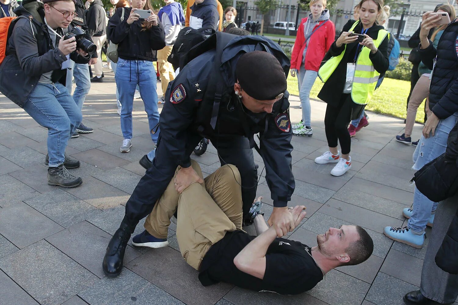 Массовые аресты. Протесты в Москве. Задержание на митинге в Москве.