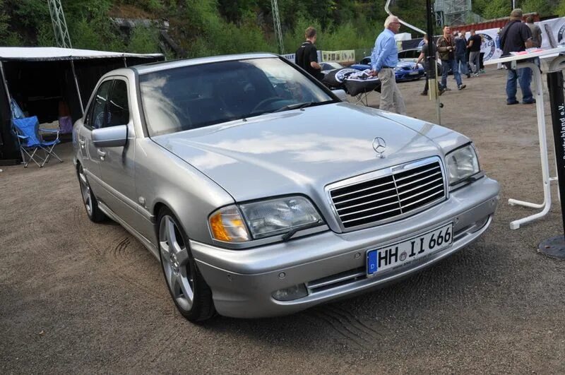 Мерседес 17. Мерседес на 100. Мерседес 129 черный. Mercedes benz sl r129. Мерседес на 100.