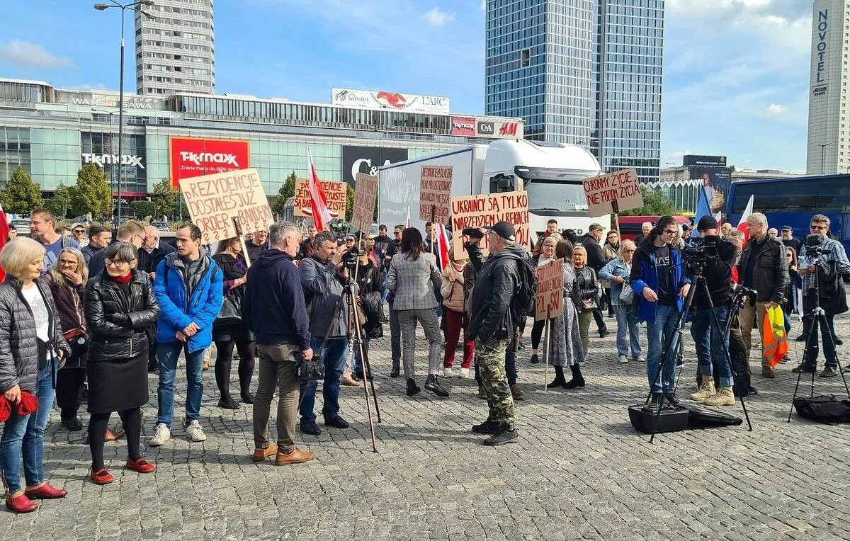 Самые важные новости украины. Поляки митинг. Митинг в Польше. Митинг в Варшаве. Антиукраинские митинги в Польше.