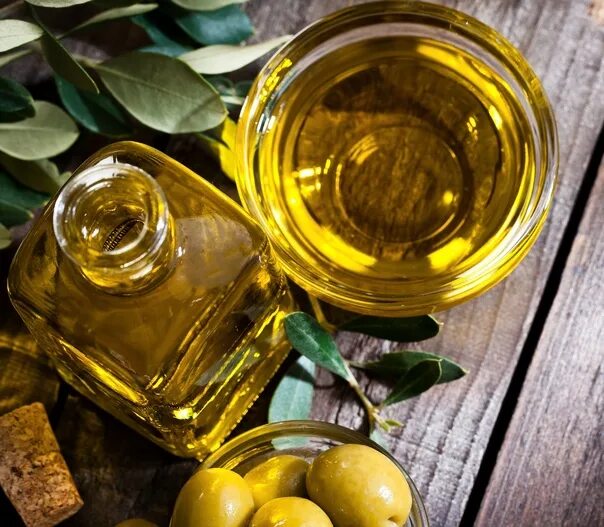Масло растительно сливочное оливковое. Фон масло. Лечебный сорт оливкового масла. Оливковое масло в аптеке медицинское. Подсолнечное масло натощак