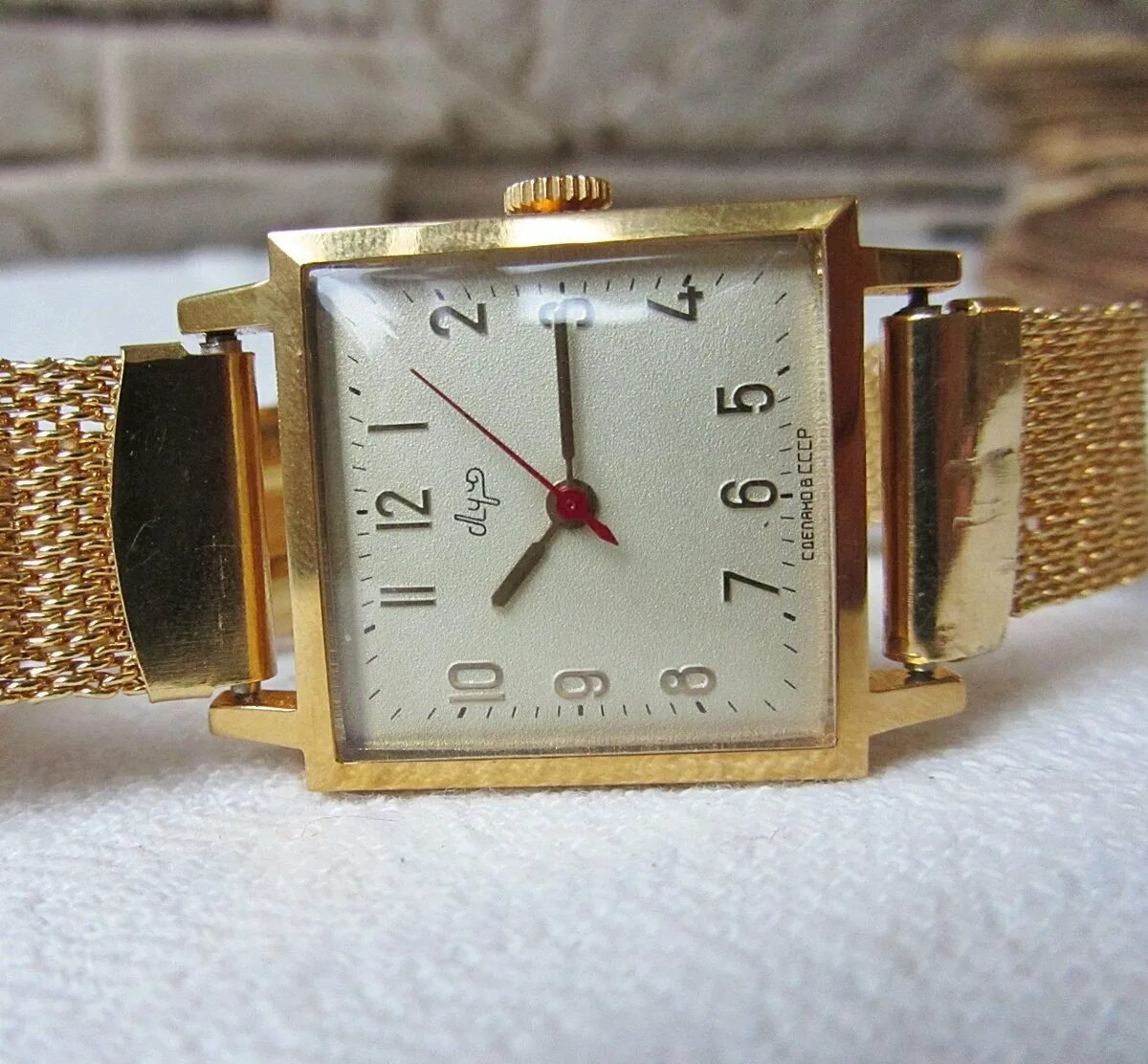 заря золотые женские. золотые часы заря 388712. женские золотые часы заря 43214. часы заря ссср 583. часы чайка 17 камней женские позолоченные.