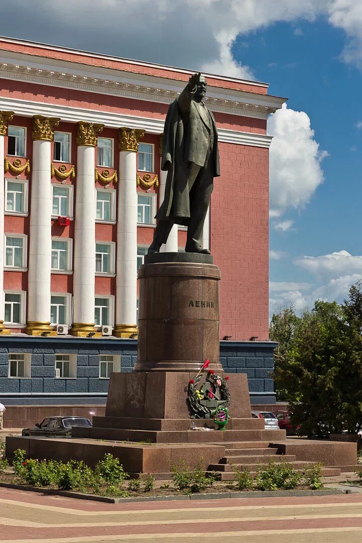 Курск kursk. Памятник Ленину Курск. Памятник Ленину (Курск, красная площадь). Курск Центральная площадь. Памятники города Курска.