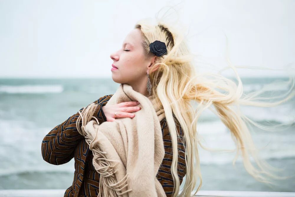 Blondes life. Пушба. Almary кто такая фото. Blond Life Hack.