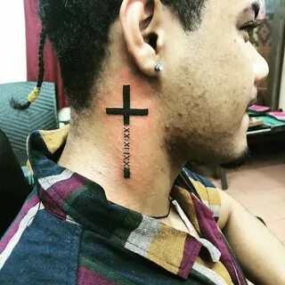Крест на шее