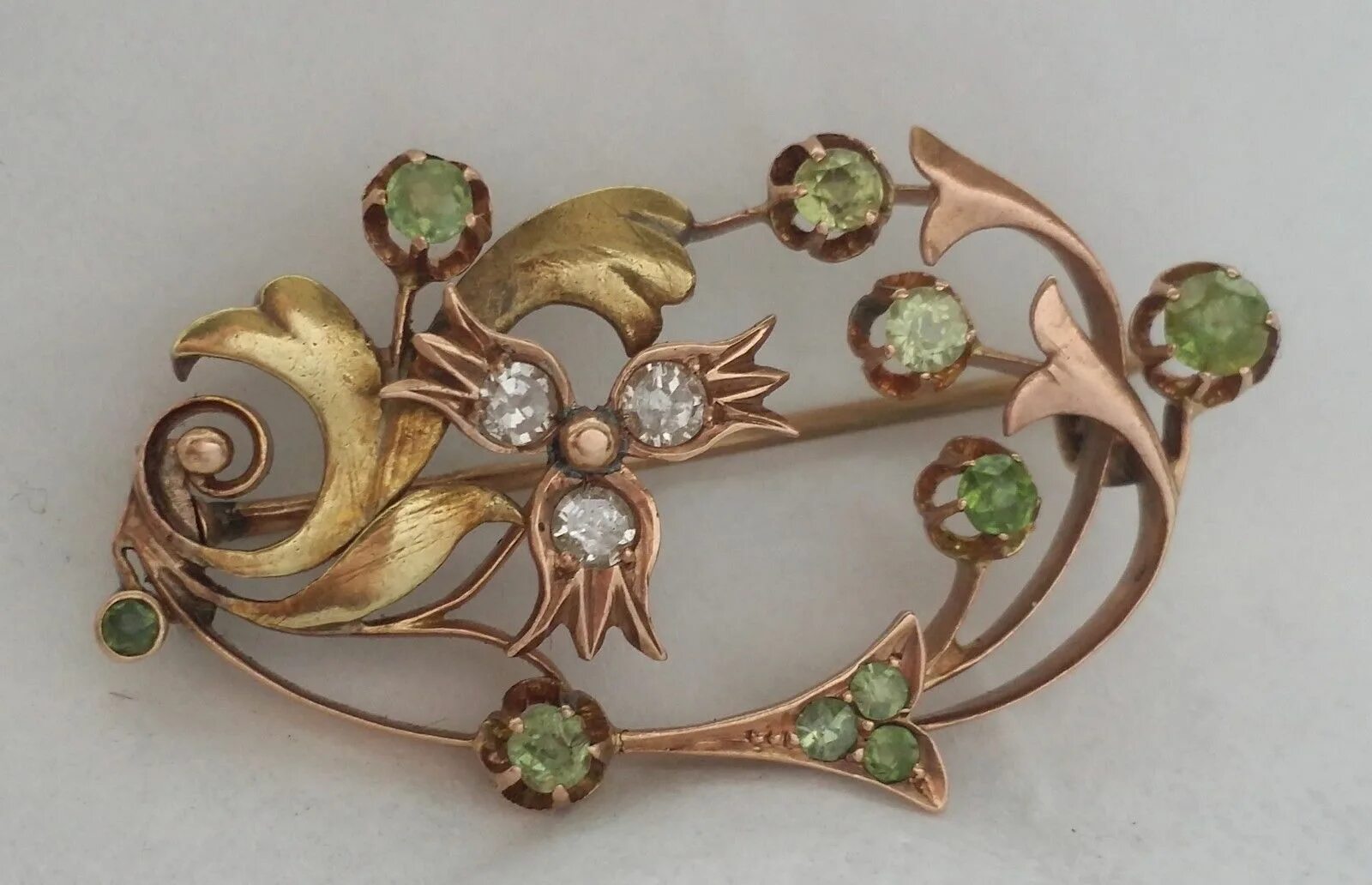 старинная золотая брошь. старинная золотая брошь. брошь 56 демантоиды. брошь-кулон 56 пробы купить. старинная золотая брошь.