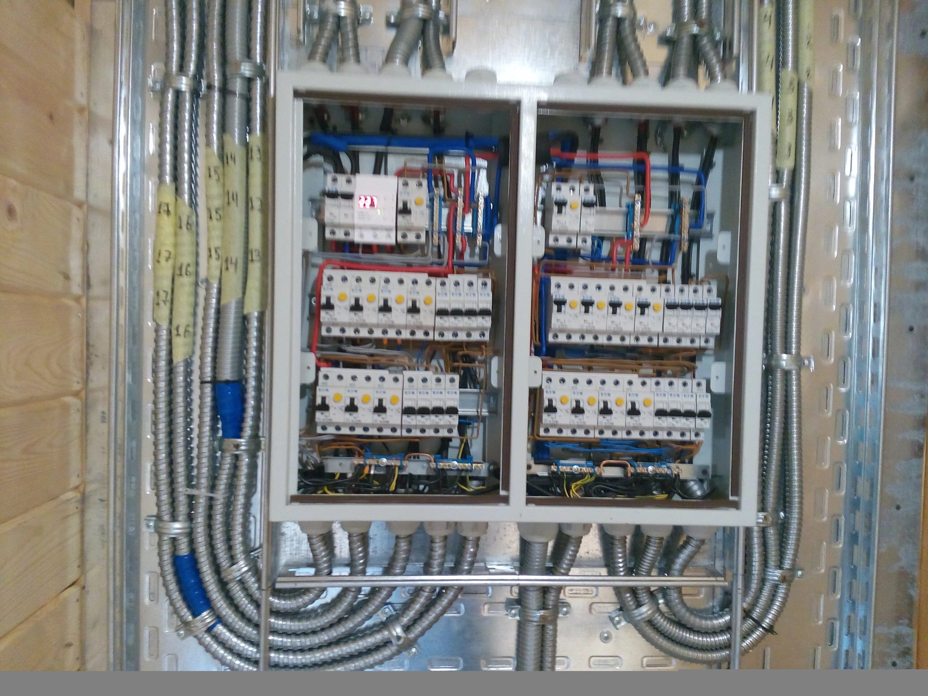 прокладка кабеля в квартире. электромонтаж и строительство. монтаж электрики в квартире. электрик примеры работ. электрика в доме.