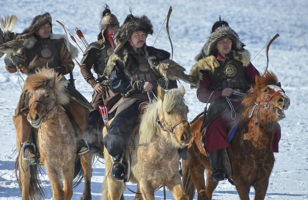 Переселение тюркских народов. Народ кыргызстана кочевники. Тюрки центральной азии. Кочевые народы монголы. Монголы кочевники.