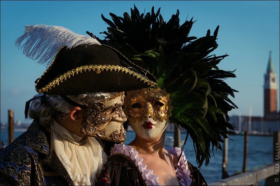 Дама ди. Венецианский карнавал Баута. Венецианский карнавал Жюль Демерссман. Dolce Gabbana Венецианский карнавал. Венецианская шляпа.