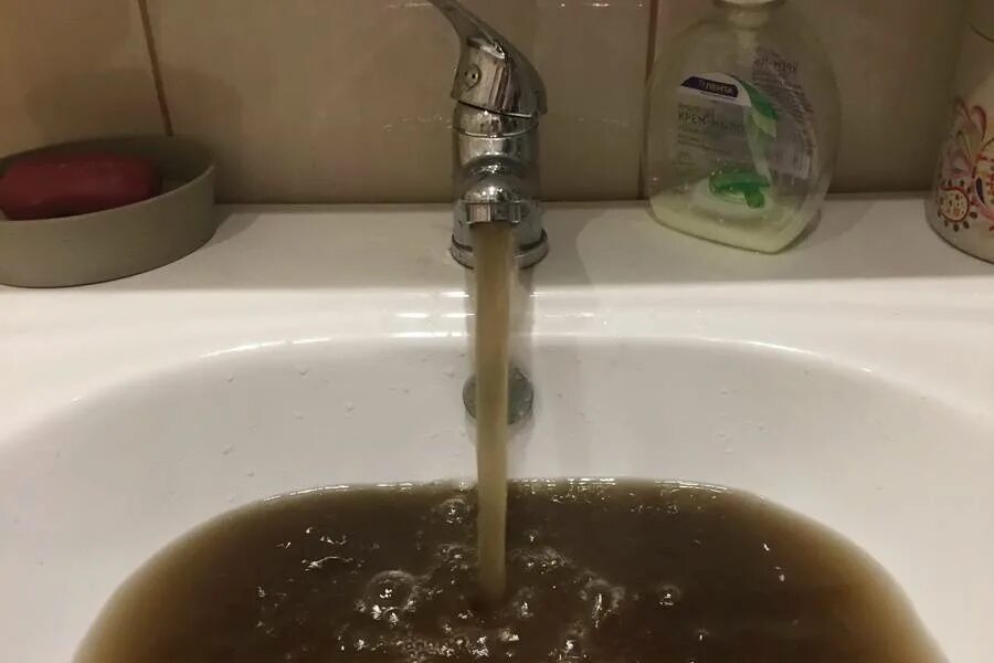 Как осветлить ржавую воду в бассейне. Ржавая вода очистка. Ржавая вода в бассейне. Ржавая вода очистка. Плохая вода.