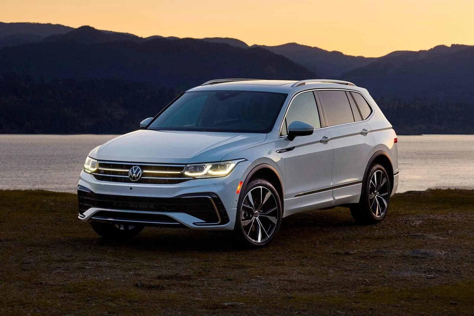 Новый volkswagen tiguan. Новый Volkswagen Tiguan 2022. Фольксваген Тигуан 2022. Новый Фольксваген Тигуан 2022. Volkswagen Tiguan 2022 r line.