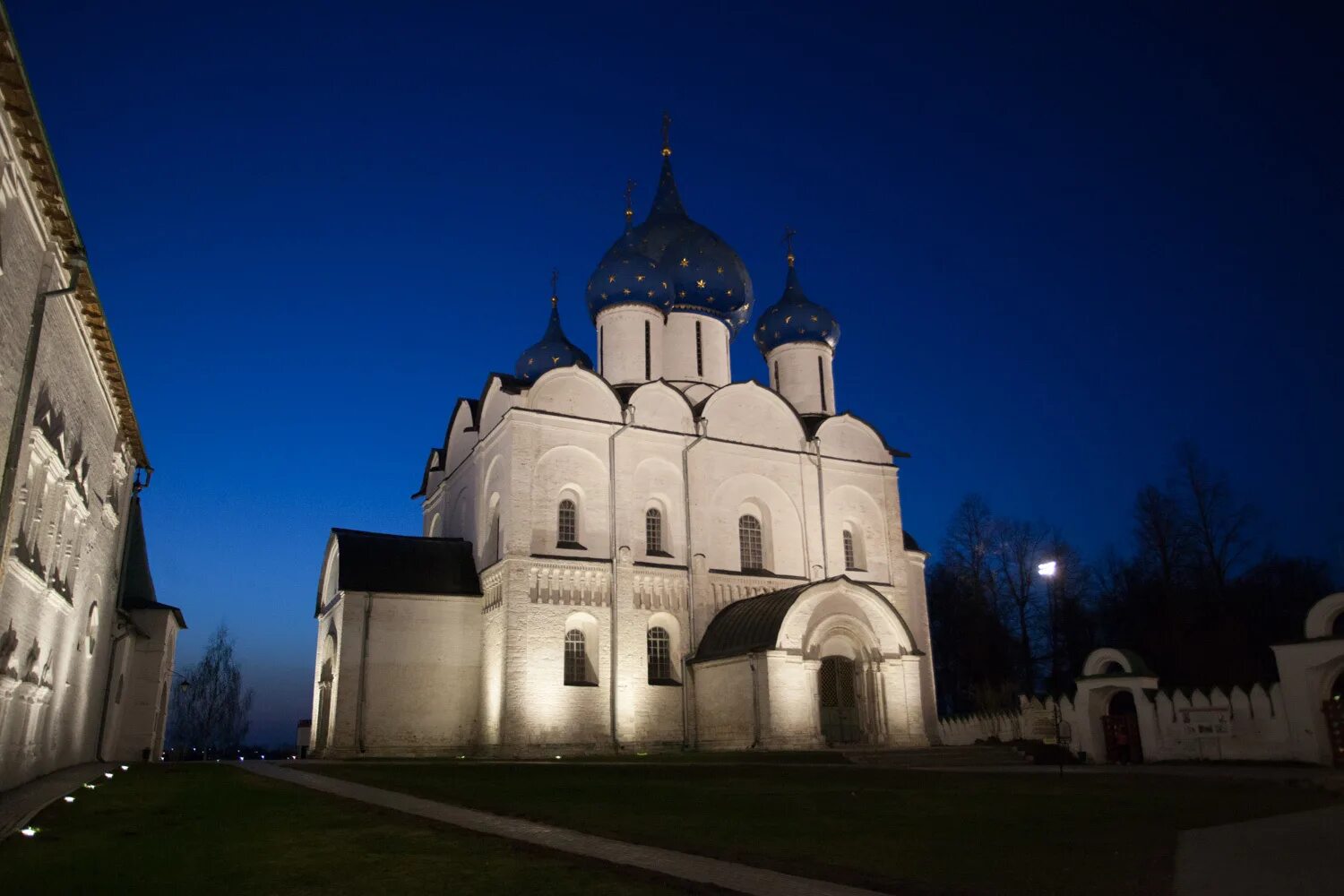 собор рождества богородицы в суздале 1122-1125. суздальский кремль с рождественским собором, суздаль. храм богородицы суздаль. суздальский кремль собор рождества богородицы. рождественский собор в суздале.