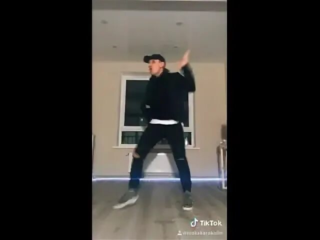 Тока тока танцует