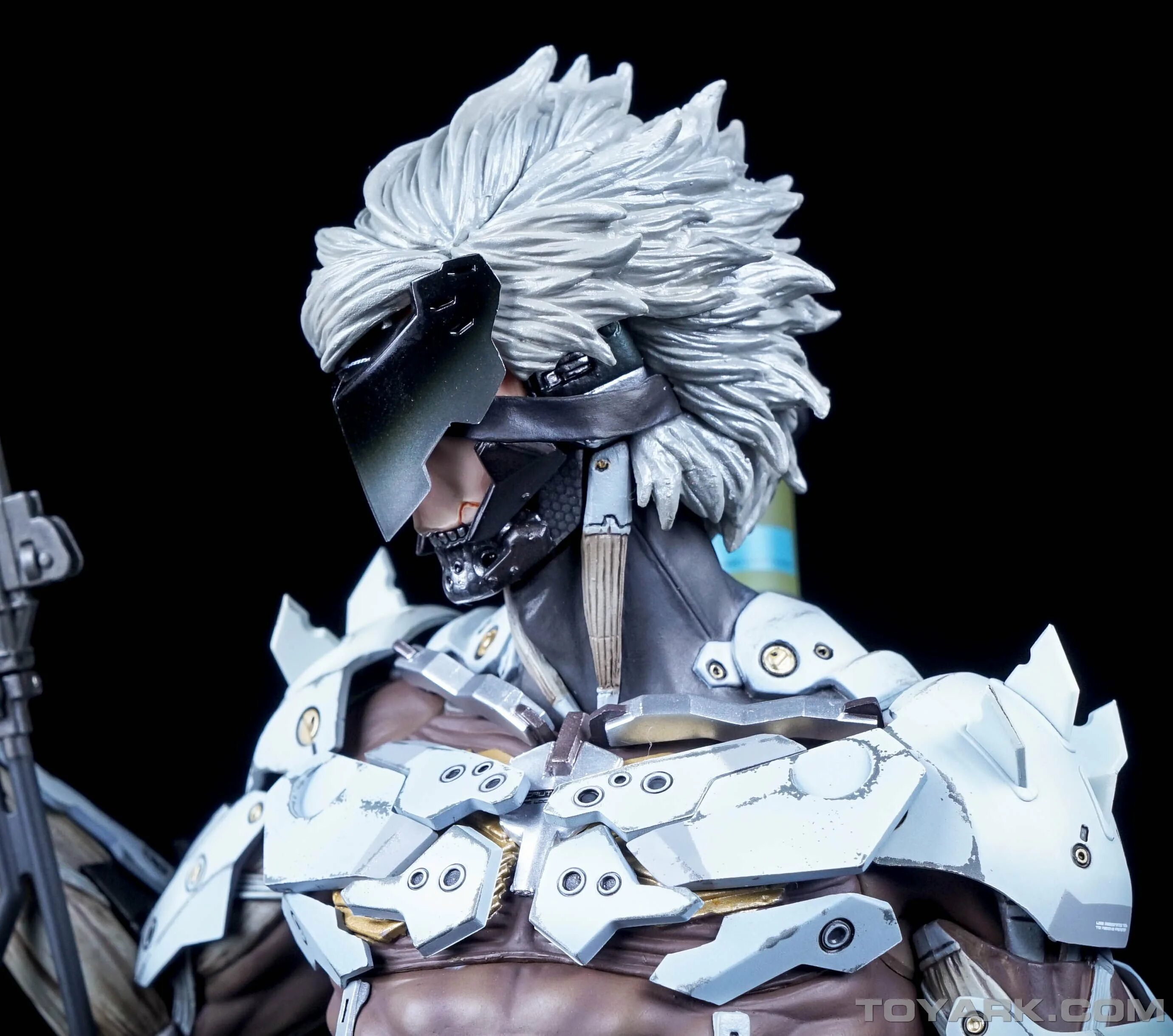 Raiden White Armor. Райден гига Чад. Raiden Metal Gear White. Райден демон.