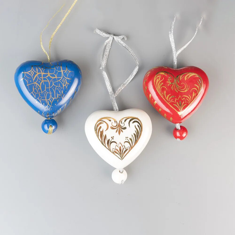 Валентинка из пуговиц. Сердечки ручная работа. Сердце из фетра. Сердечки ручная работа. Игрушки из фетра сердечки.