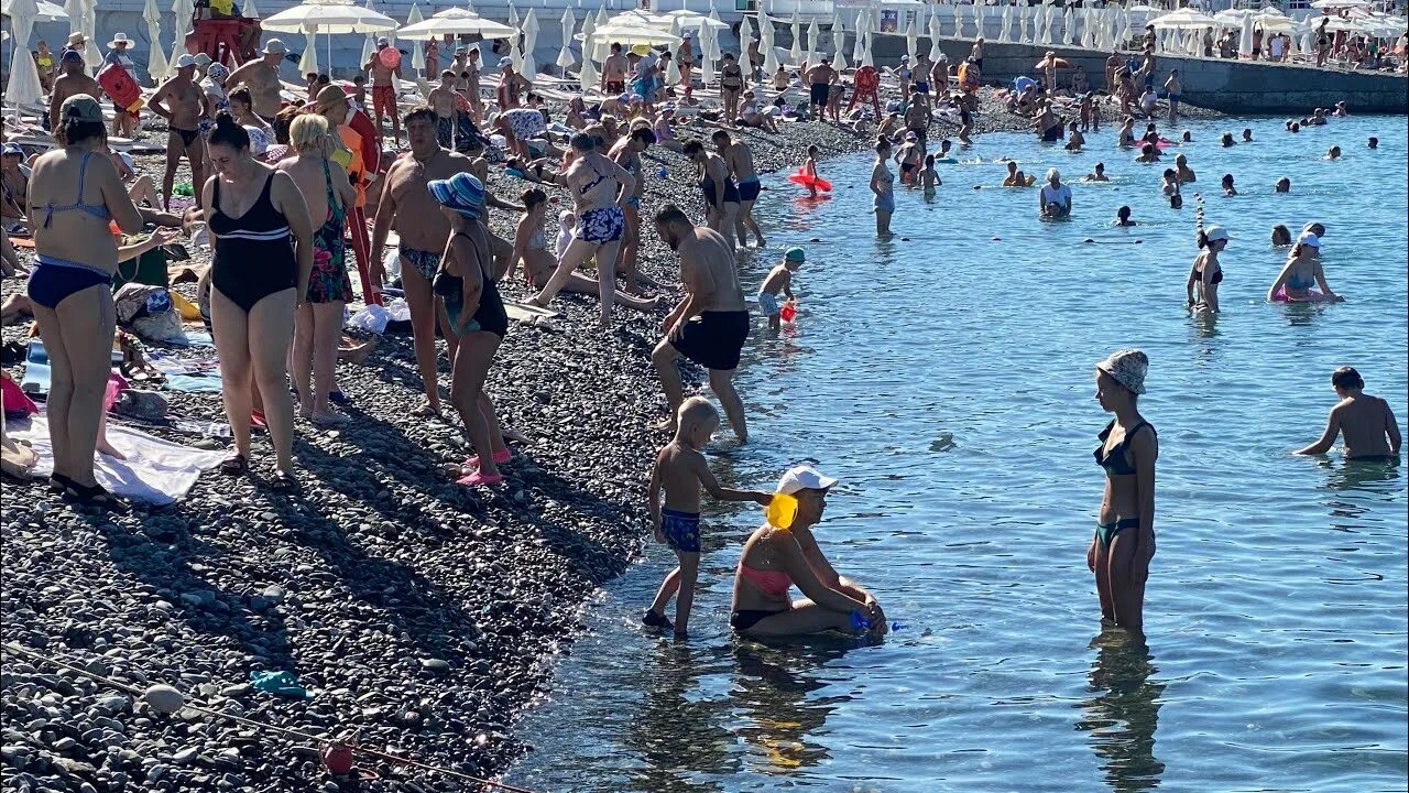 Море в Сочи сейчас. Черное море. Море в Сочи в июле. Сочи море 2023. Температура воды в сочи июнь 2024